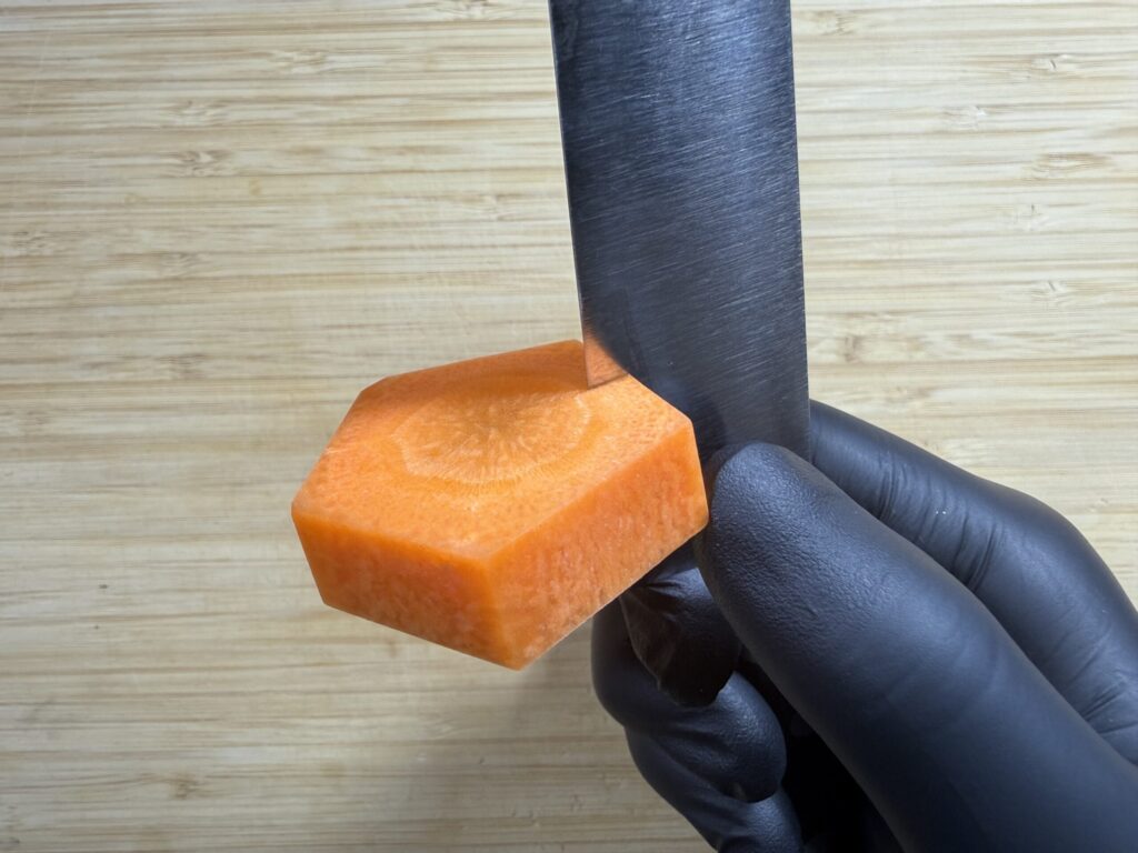 切り込みを入れる工程写真