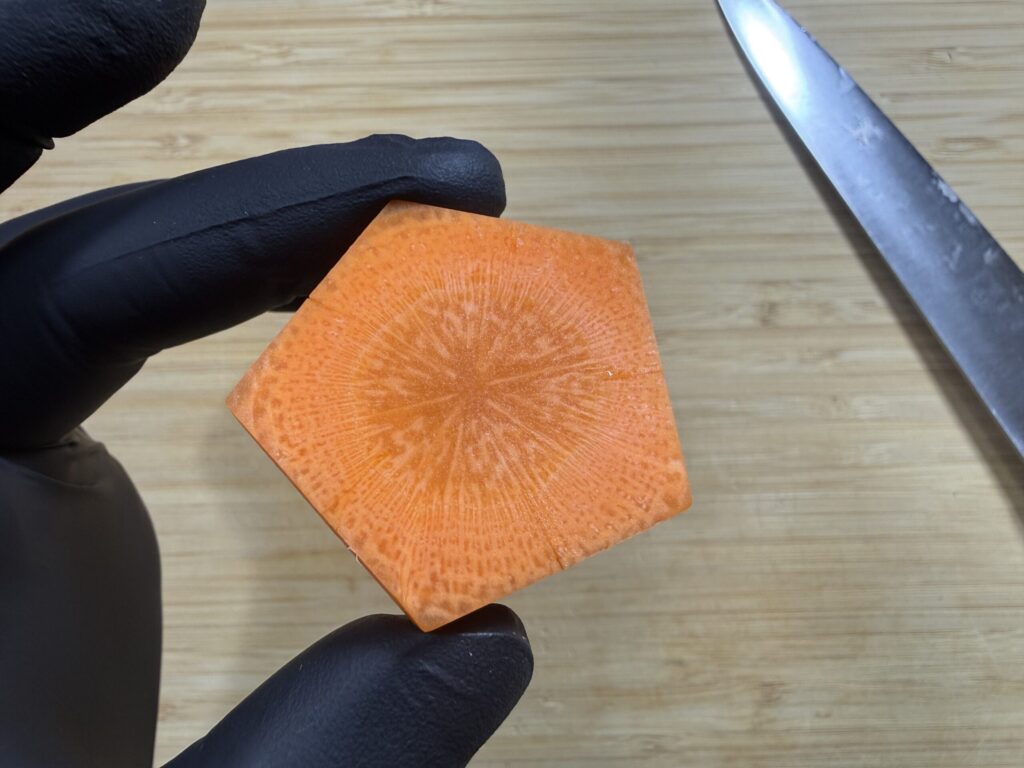 切り込みを入れる工程写真