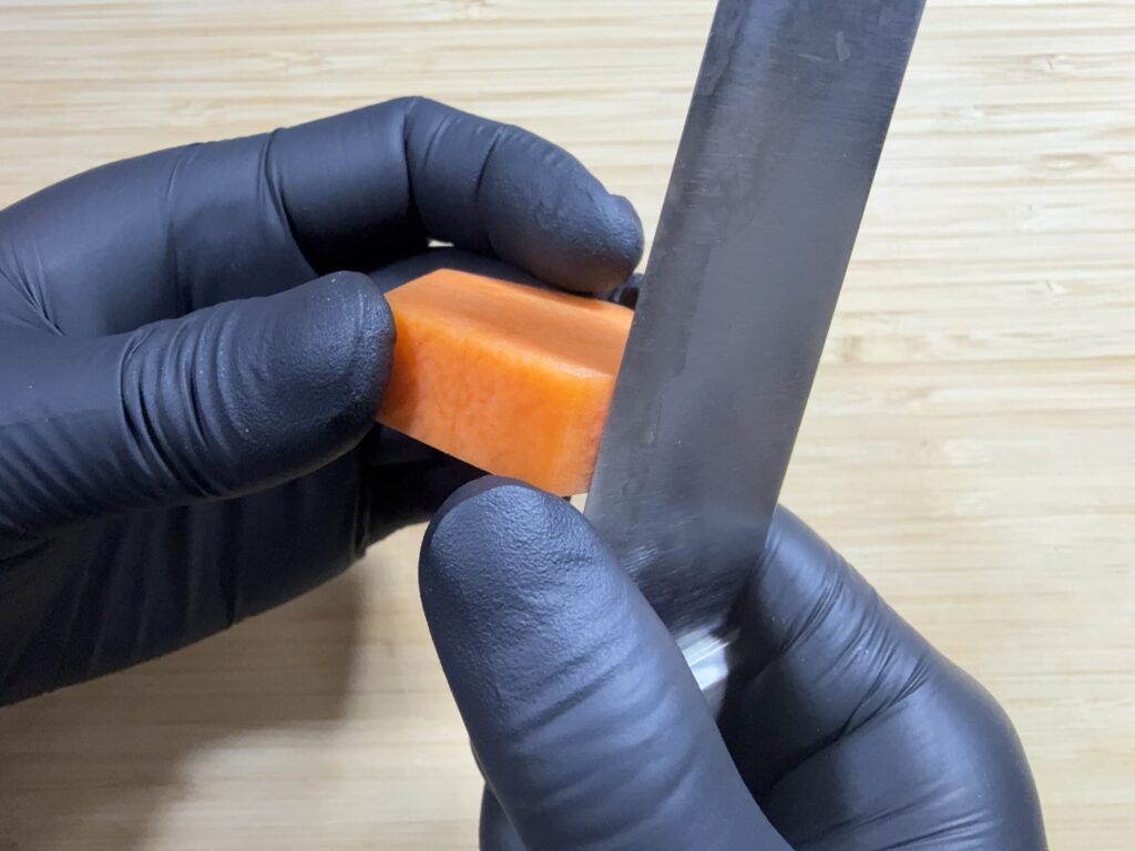 角を丸く剥く工程写真