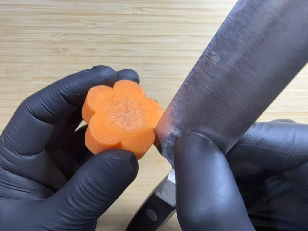 切り込みを入れる工程写真